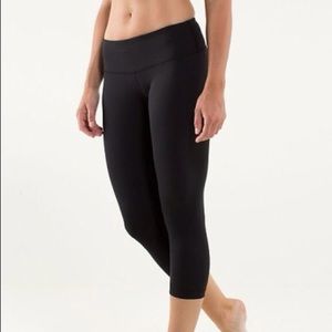 LULULEMON Black Cropped Reversible Leggings Sz 4